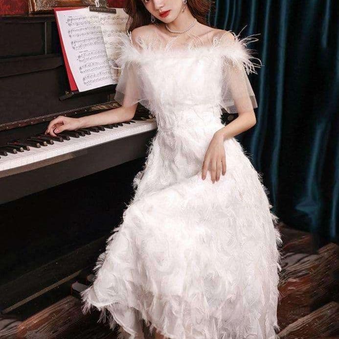 白ワンピース ふわふわフェザードレス