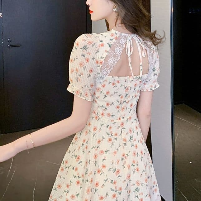 白ワンピース 花柄パフスリーブ スクエアネック ワンピース