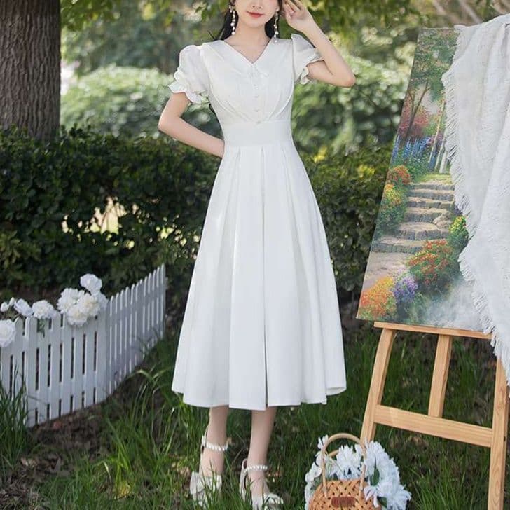 白ワンピース フリル袖のエレガントなミモレ丈ワンピース