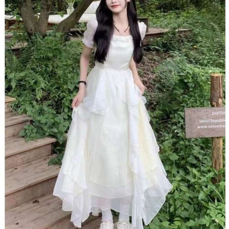 白ワンピース ふんわりティアードフリルメイド風ワンピース