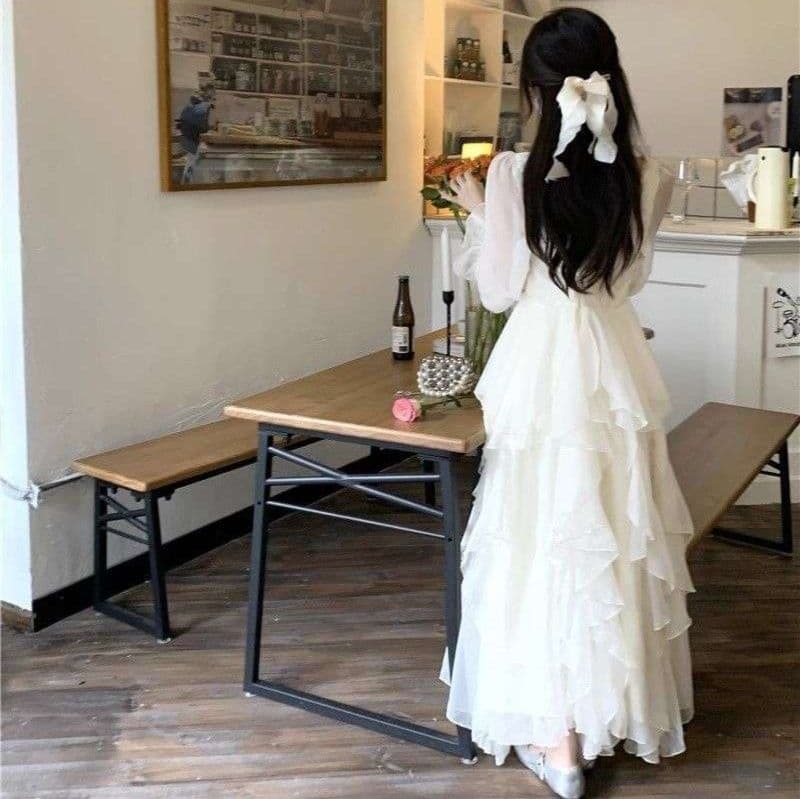 白ワンピース ふんわりティアードフリルメイド風ワンピース