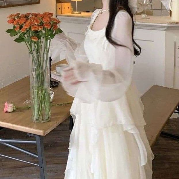 白ワンピース ふんわりティアードフリルメイド風ワンピース