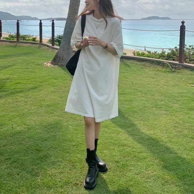 白ワンピース シンプル半袖ゆったりワンピース