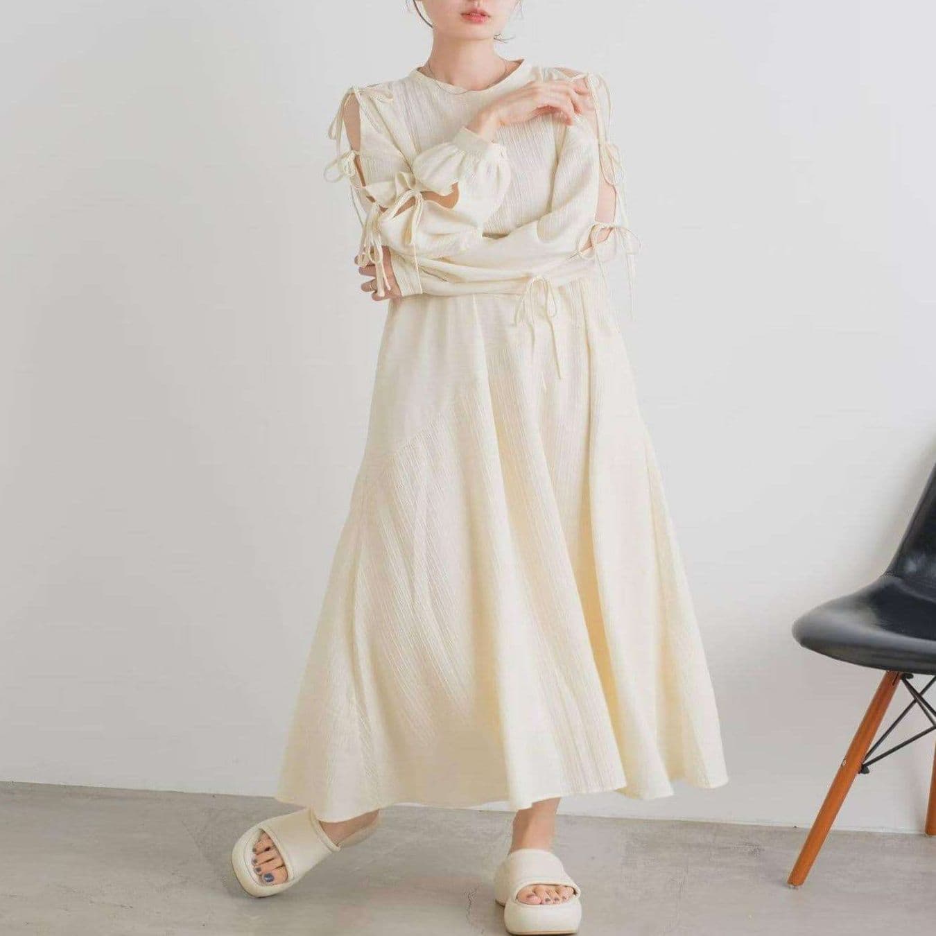 白ワンピース リボン袖ゆったりマキシワンピース