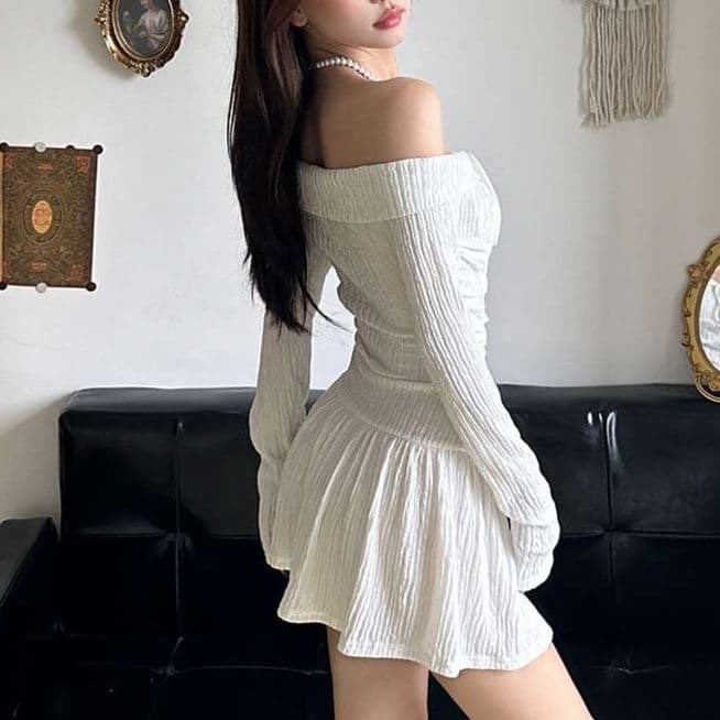 白ワンピース オフショルダーフレアミニワンピース