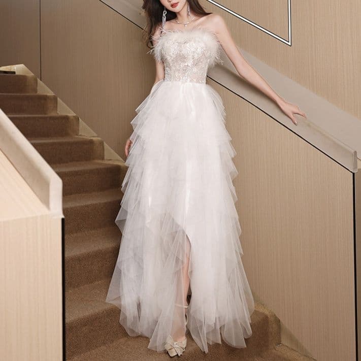 白ワンピース ふわふわチュール フェザー装飾ドレス