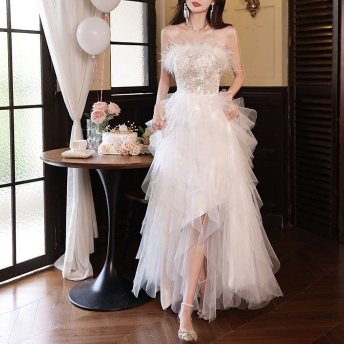 白ワンピース ふわふわチュール フェザー装飾ドレス