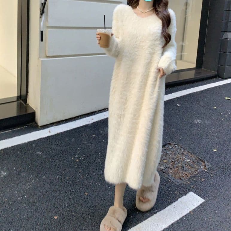 白ワンピース ふわもこミモレ丈ワンピース