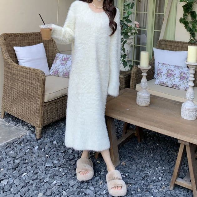 白ワンピース ふわもこミモレ丈ワンピース