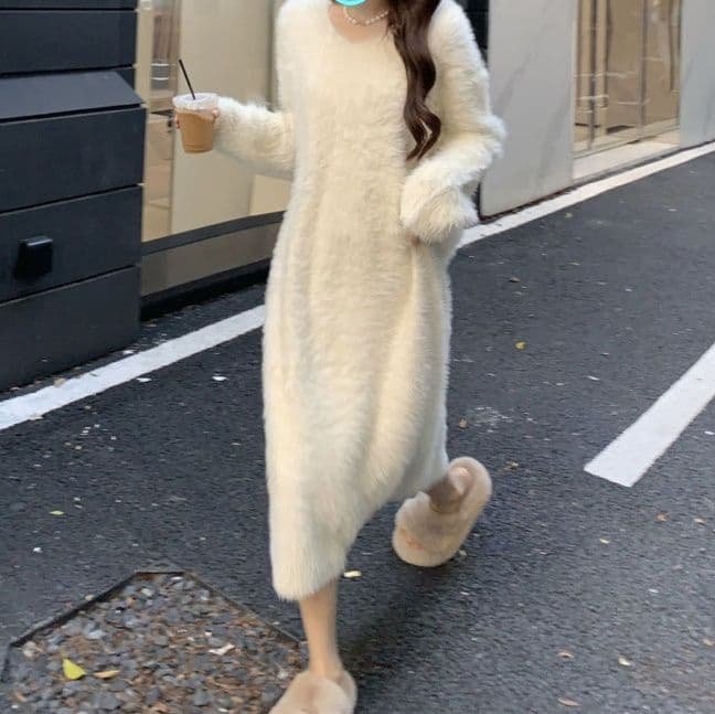 白ワンピース ふわもこミモレ丈ワンピース