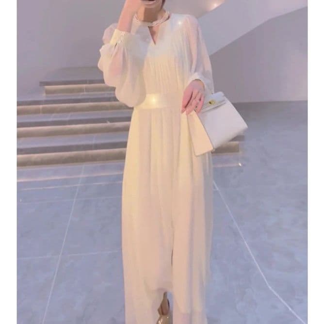 白ワンピース シンプル優雅フレアドレス