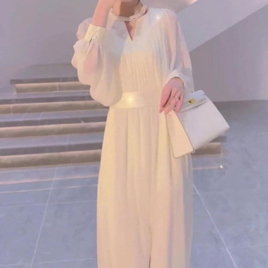 白ワンピース シンプル優雅フレアドレス