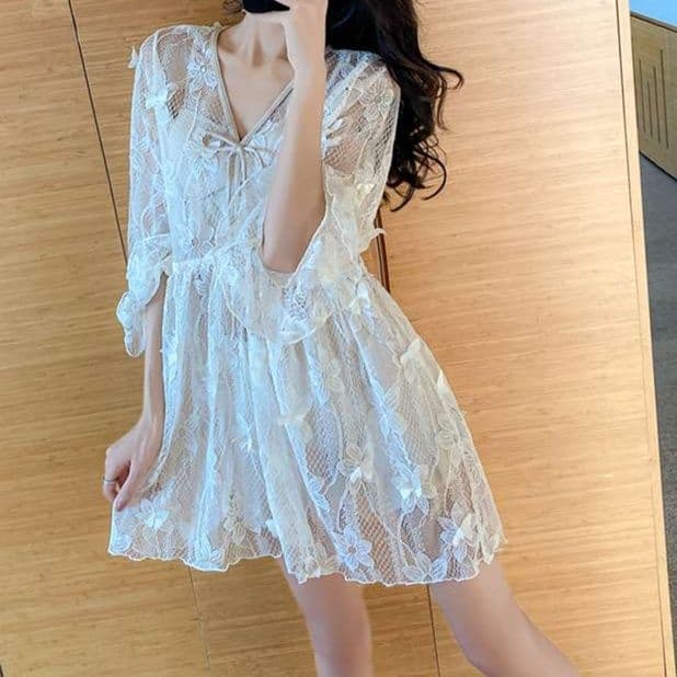 白ワンピース 花柄レースのロマンティックワンピース