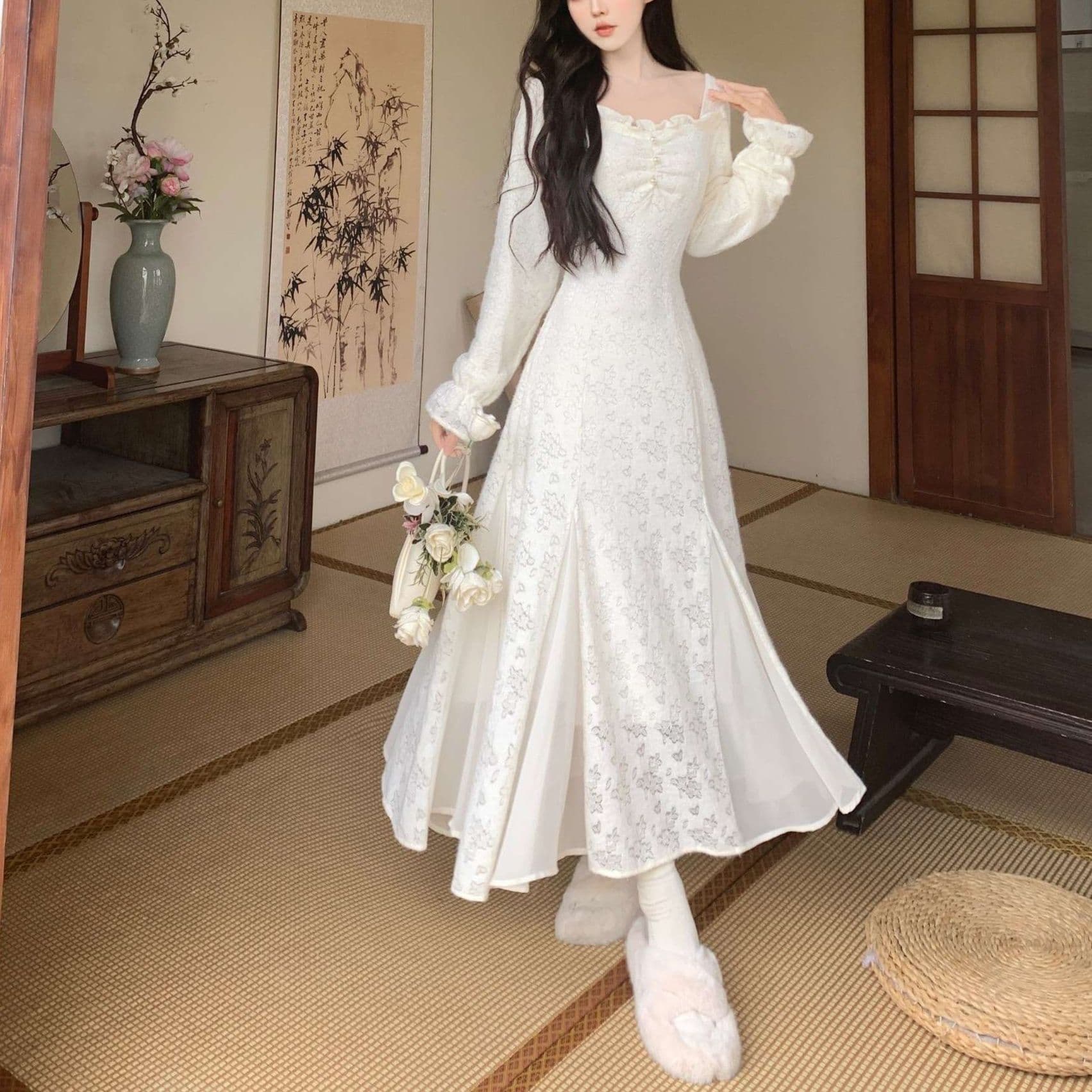 白ワンピース 優美な姫袖レースの華やかワンピース