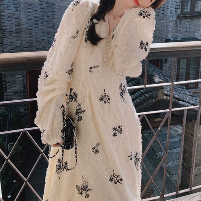 白ワンピース 小花刺繍ロングマキシワンピース