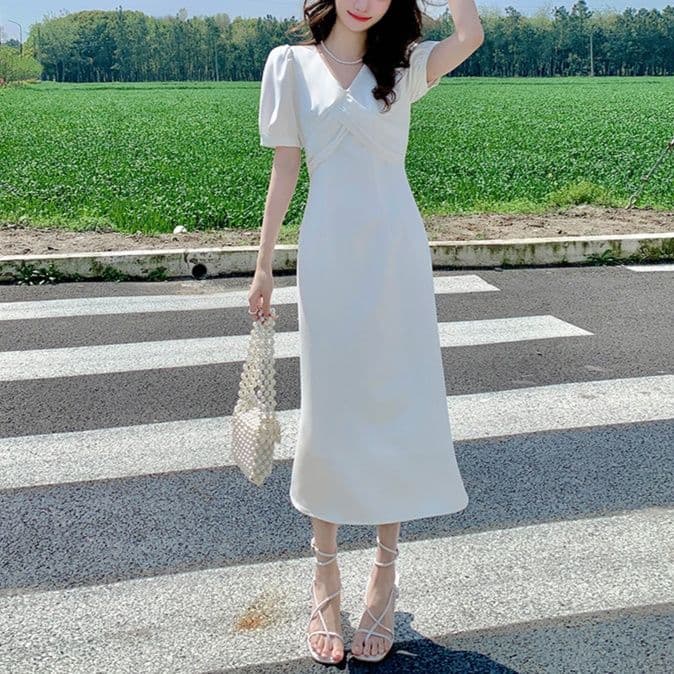 白ワンピース パフスリーブブイネックミモレ丈ワンピース