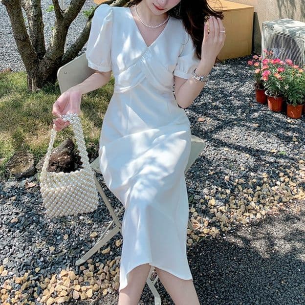 白ワンピース パフスリーブブイネックミモレ丈ワンピース