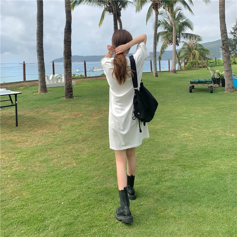 白ワンピース シンプル半袖ゆったりワンピース