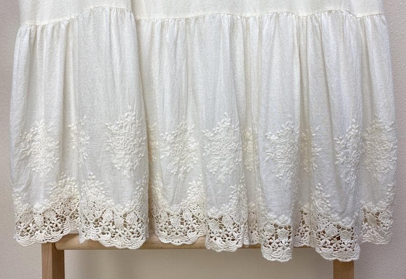 白ワンピース レース裾切替ミモレ丈リゾートワンピース
