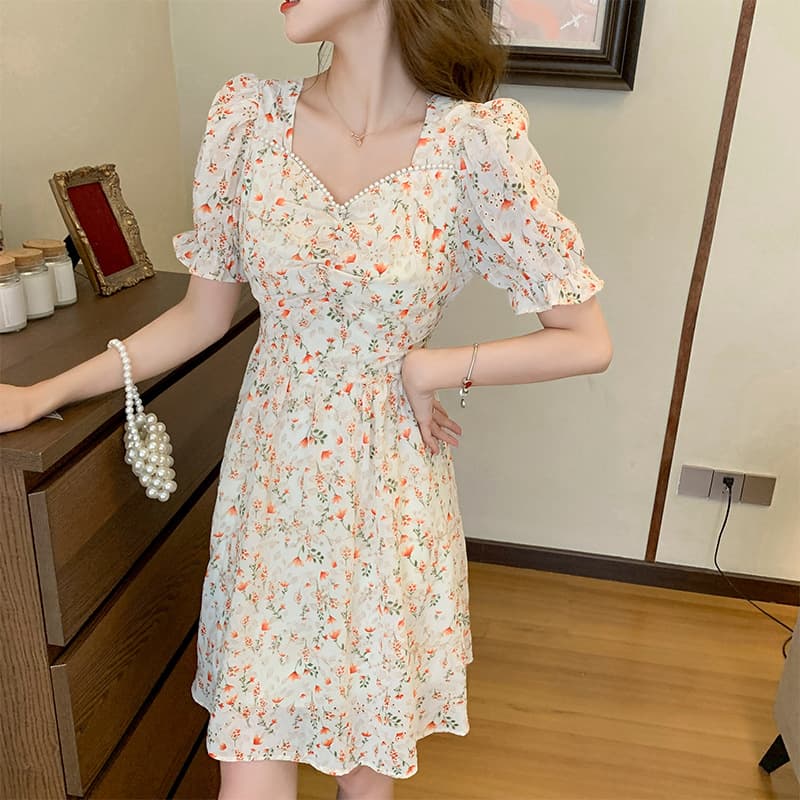 白ワンピース 花柄パフスリーブミモレワンピース