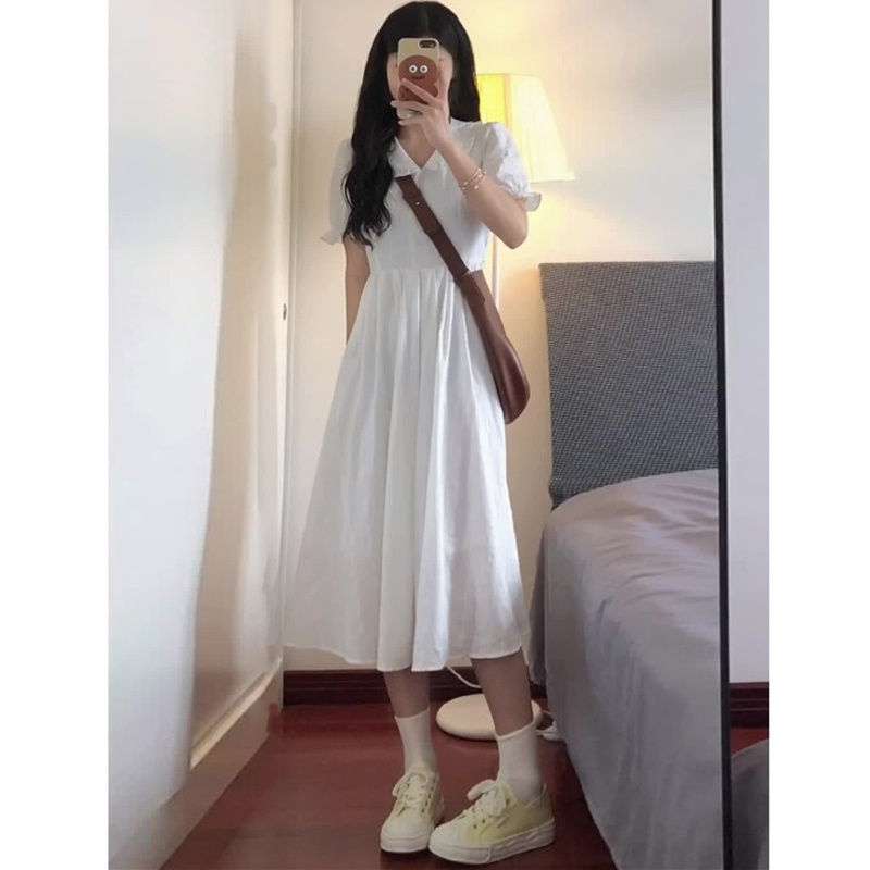 白ワンピース 清楚な雰囲気の襟付きミモレワンピース