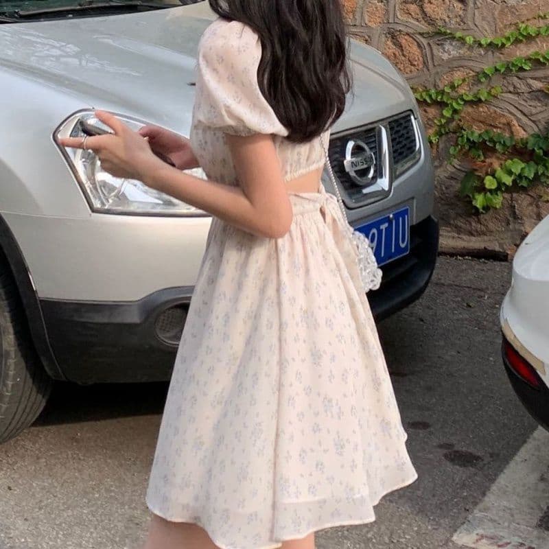 白ワンピース パフスリーブ姫系バックリボンワンピース
