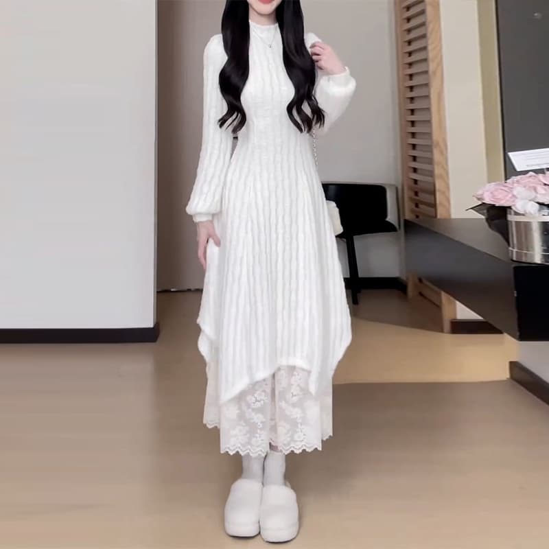 白ワンピース 花びら揺れるプリーツワンピース