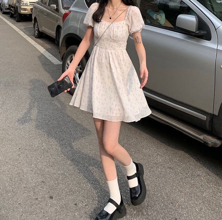 白ワンピース パフスリーブ姫系バックリボンワンピース