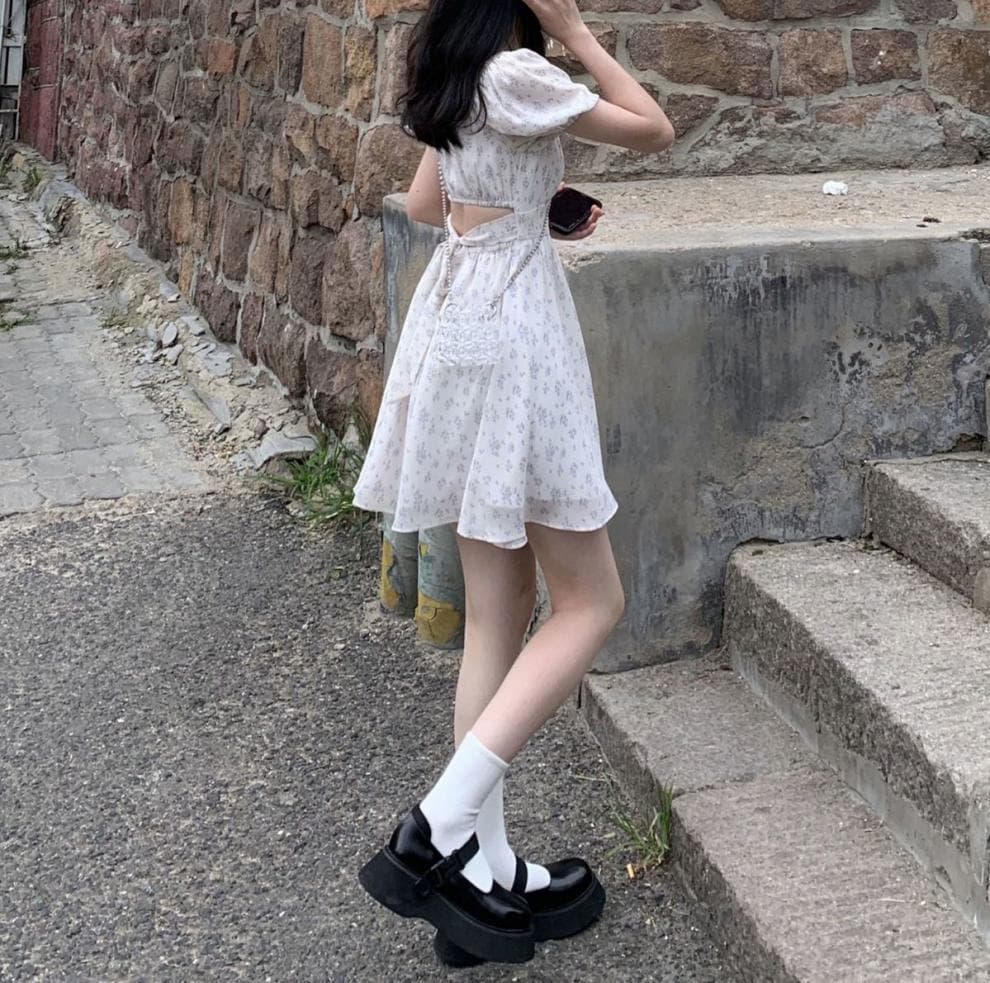 白ワンピース パフスリーブ姫系バックリボンワンピース