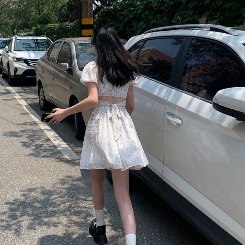 白ワンピース パフスリーブ姫系バックリボンワンピース