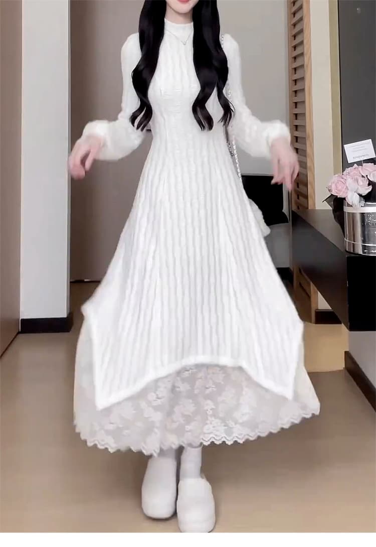 白ワンピース 花びら揺れるプリーツワンピース